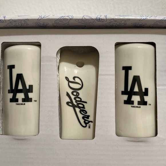 New Artisan Kitchen set Dodgers LA - Picture 2 of 5